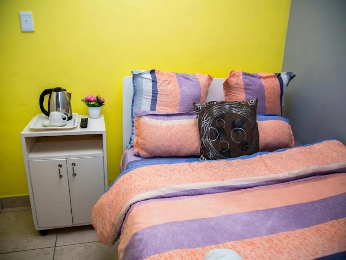 Relaxing Guest Huse In The Heart Of Ndabeni Pensión